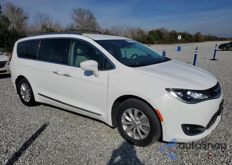 2018 Chrysler Pacifica Touring L z USA, uszkodzony, nr VIN 2C4RC1BG9JR269894